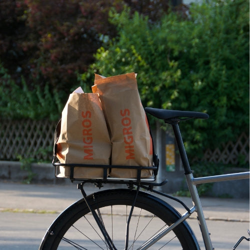 PACKI der Velokorb hinten mit Einkauf