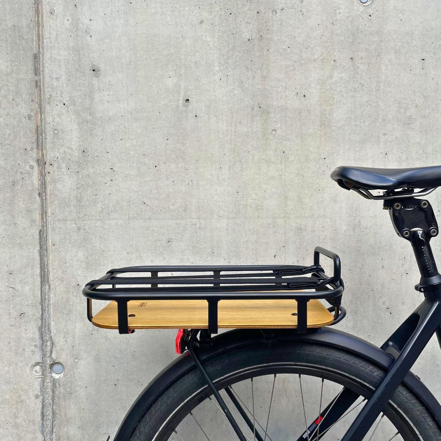 PACKI der Velokorb mit Holzplatte Eiche