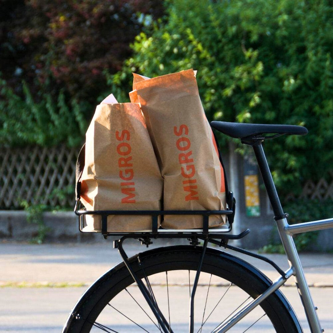 Velokorb PACKI mit Einkaufstaschen von der Migros